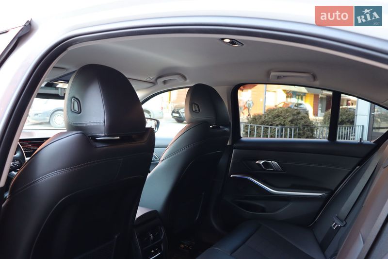 Седан BMW 3 Series 2022 в Львове