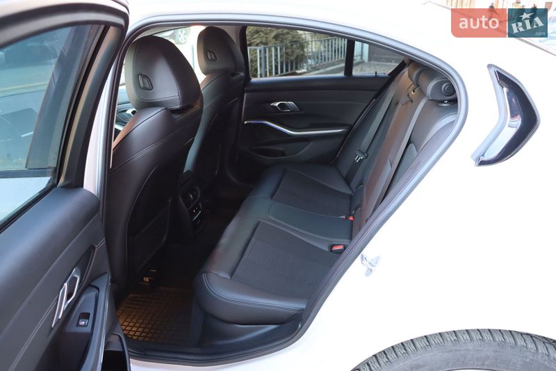 Седан BMW 3 Series 2022 в Львове