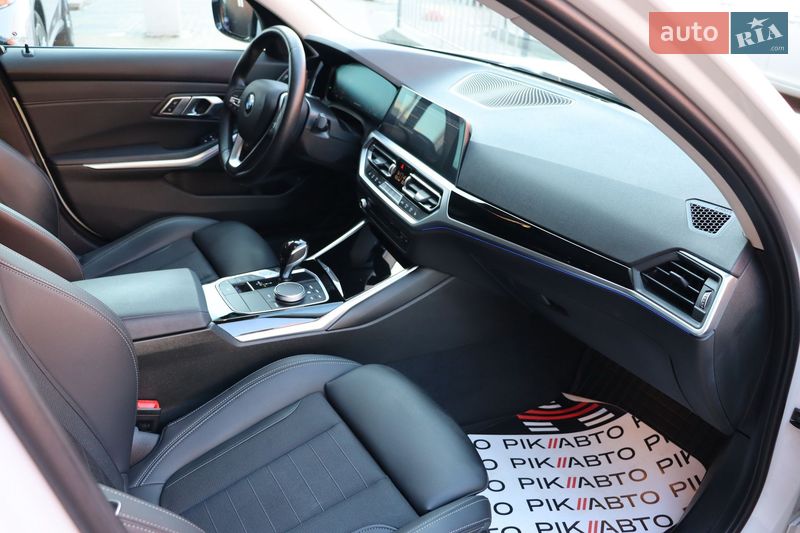 Седан BMW 3 Series 2022 в Львове