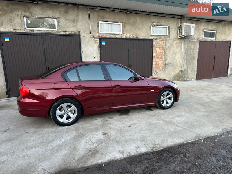 Седан BMW 3 Series 2010 в Черновцах