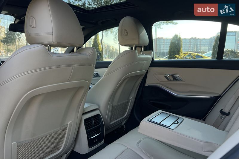 Седан BMW 3 Series 2022 в Львове