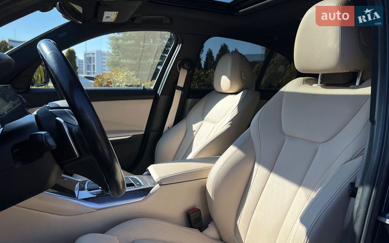 Седан BMW 3 Series 2019 в Львове