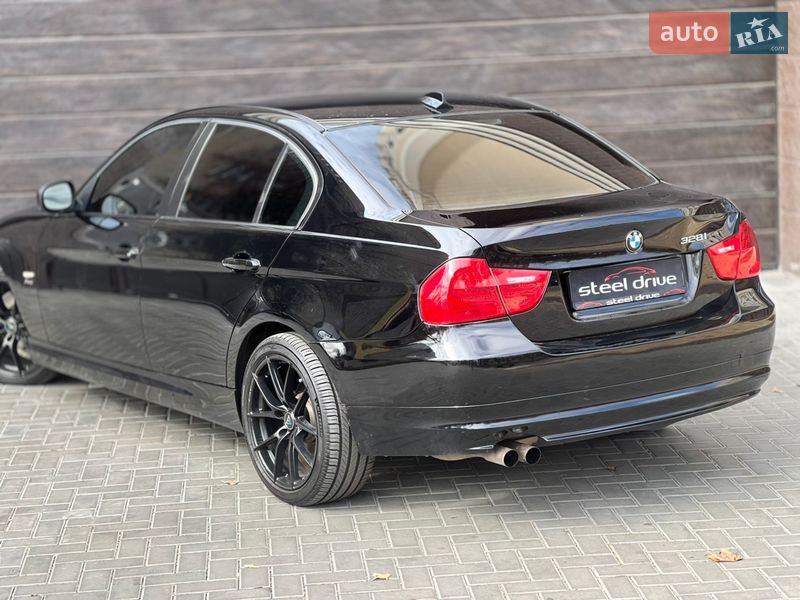 Седан BMW 3 Series 2011 в Николаеве