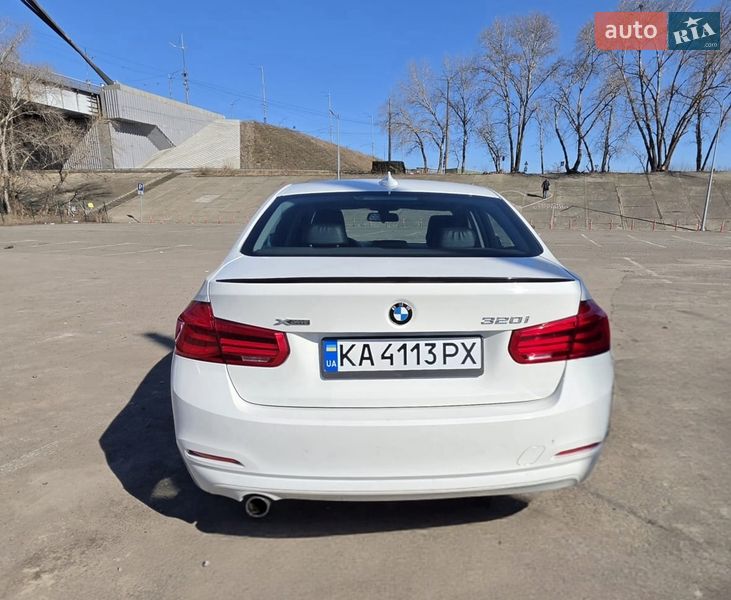 Седан BMW 3 Series 2016 в Киеве