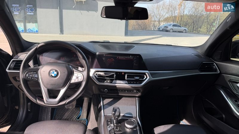 Седан BMW 3 Series 2019 в Львове