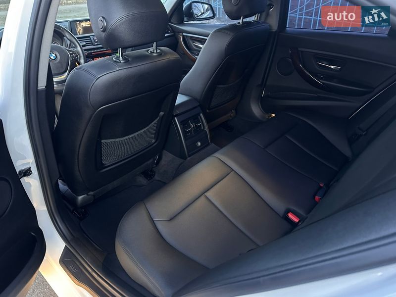 Седан BMW 3 Series 2015 в Новоднестровске