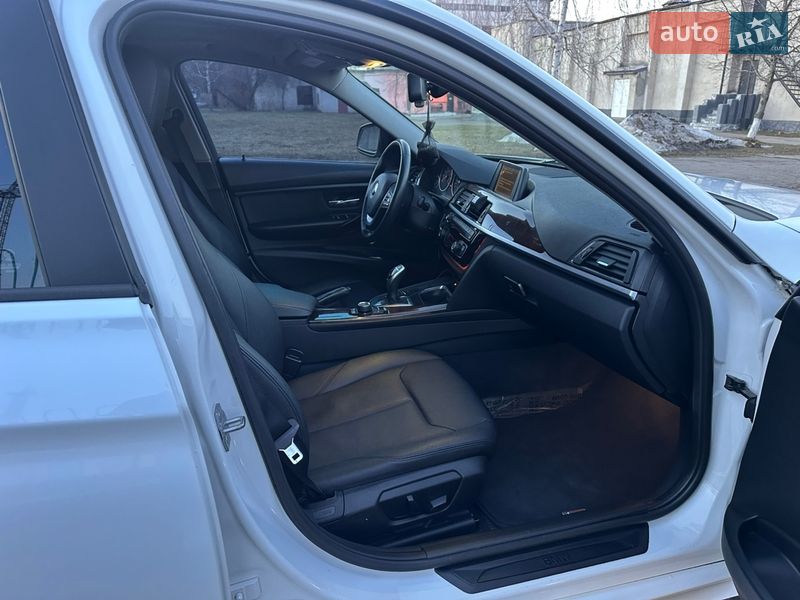 Седан BMW 3 Series 2015 в Новоднестровске