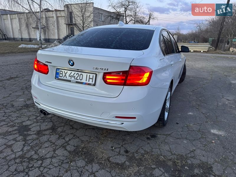 Седан BMW 3 Series 2015 в Новоднестровске