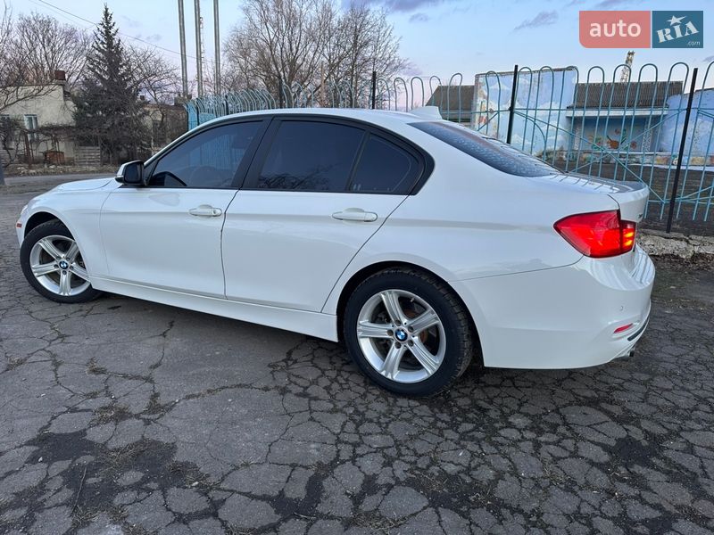 Седан BMW 3 Series 2015 в Новоднестровске