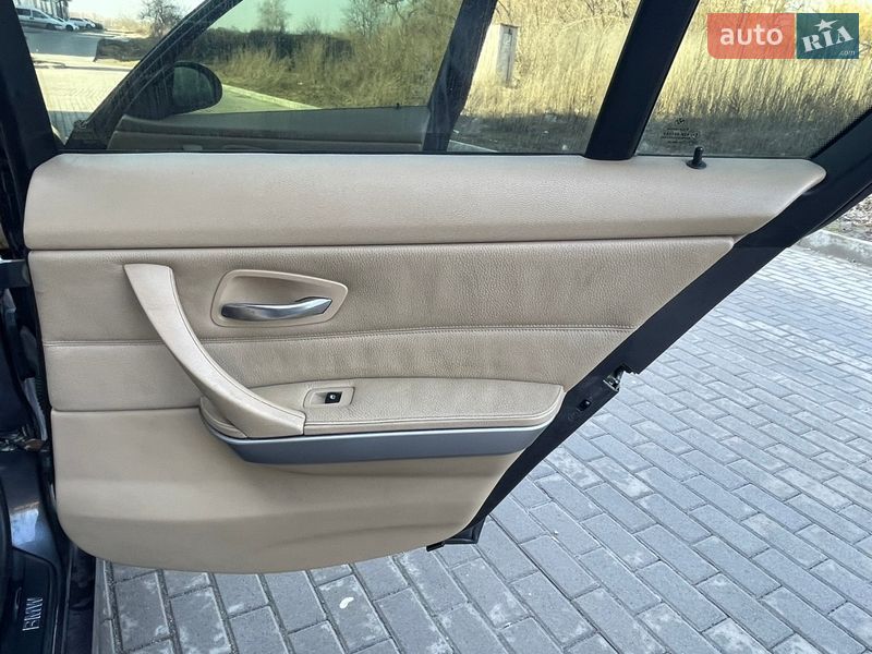 Седан BMW 3 Series 2005 в Ровно