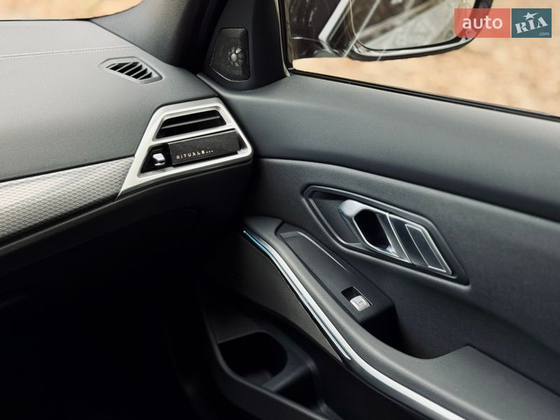 Седан BMW 3 Series 2024 в Львове