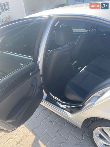 Седан BMW 3 Series 2004 в Чернівцях