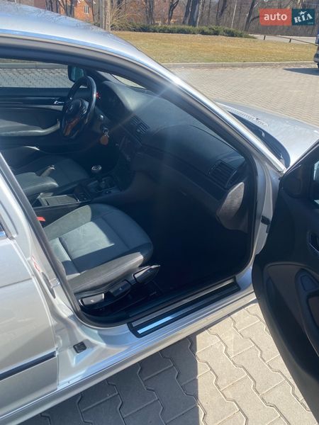 Седан BMW 3 Series 2004 в Чернівцях