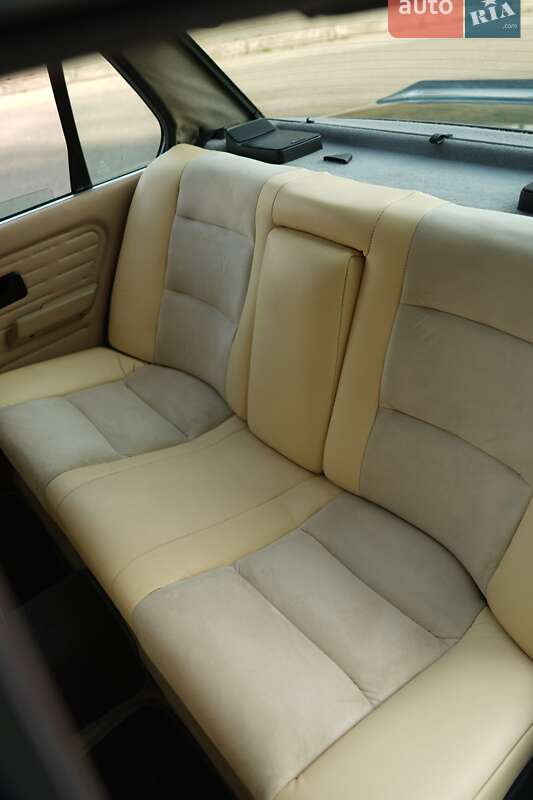 Седан BMW 3 Series 1985 в Киеве
