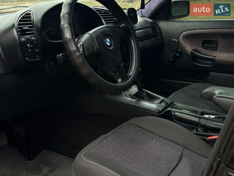 Седан BMW 3 Series 1995 в Гнівані