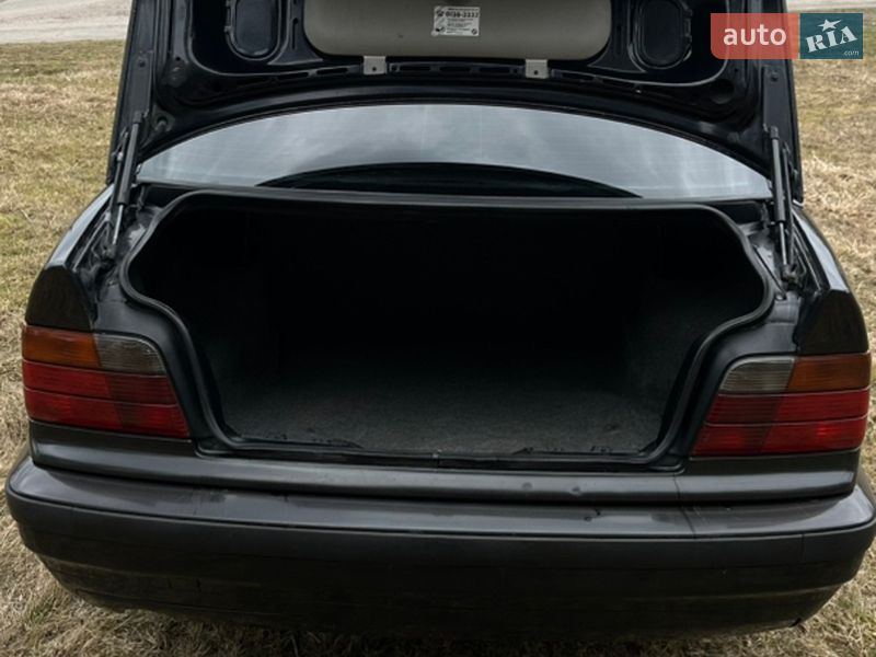 Седан BMW 3 Series 1995 в Гнівані