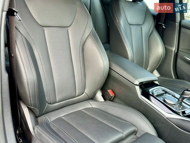 Седан BMW 3 Series 2022 в Киеве