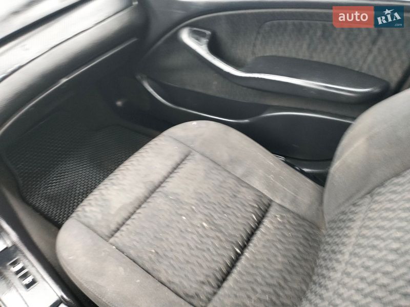 Седан BMW 3 Series 2001 в Черновцах