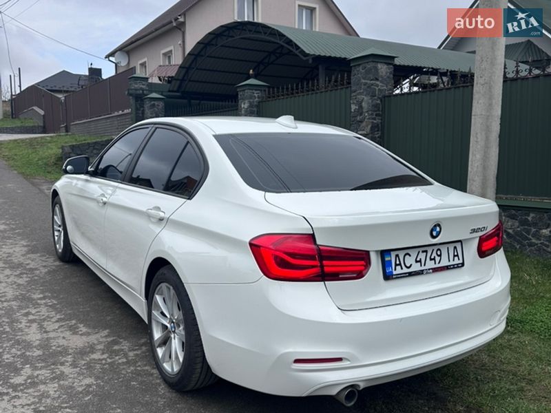 Седан BMW 3 Series 2017 в Луцке