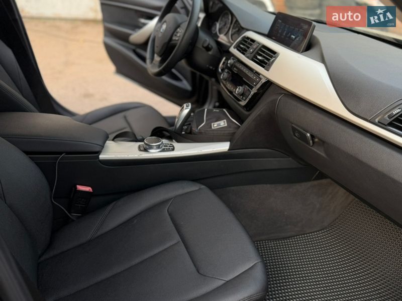 Седан BMW 3 Series 2017 в Лубнах