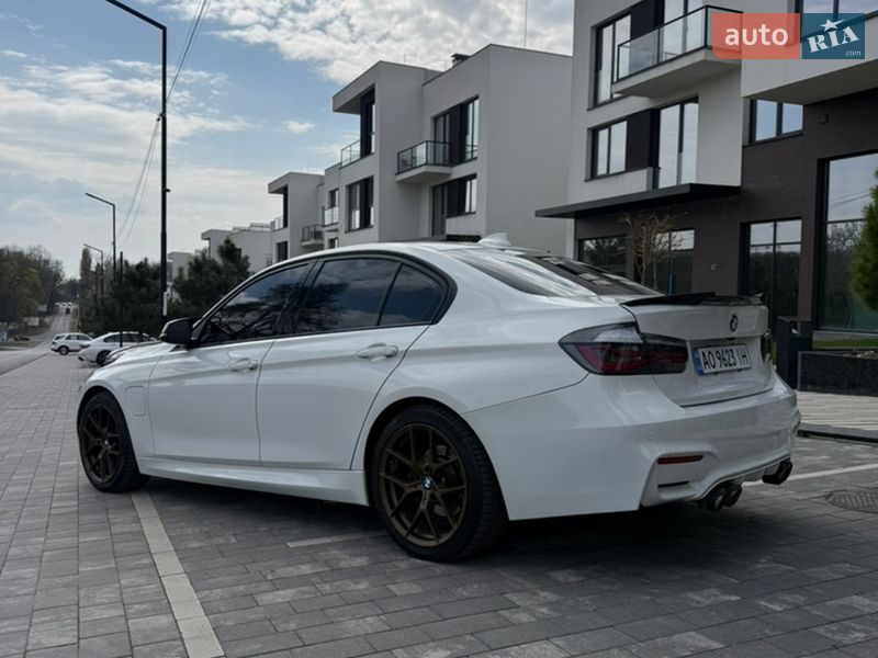 Седан BMW 3 Series 2017 в Ужгороді