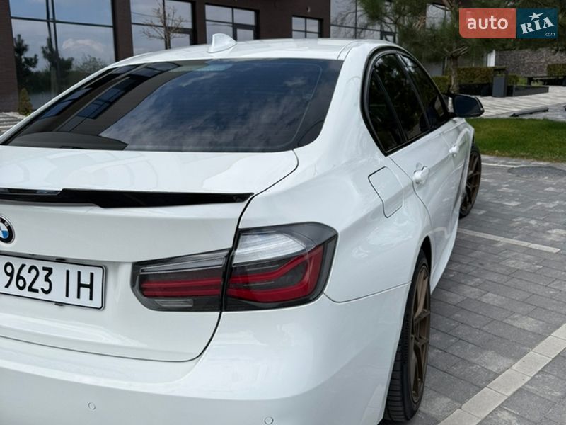 Седан BMW 3 Series 2017 в Ужгороді