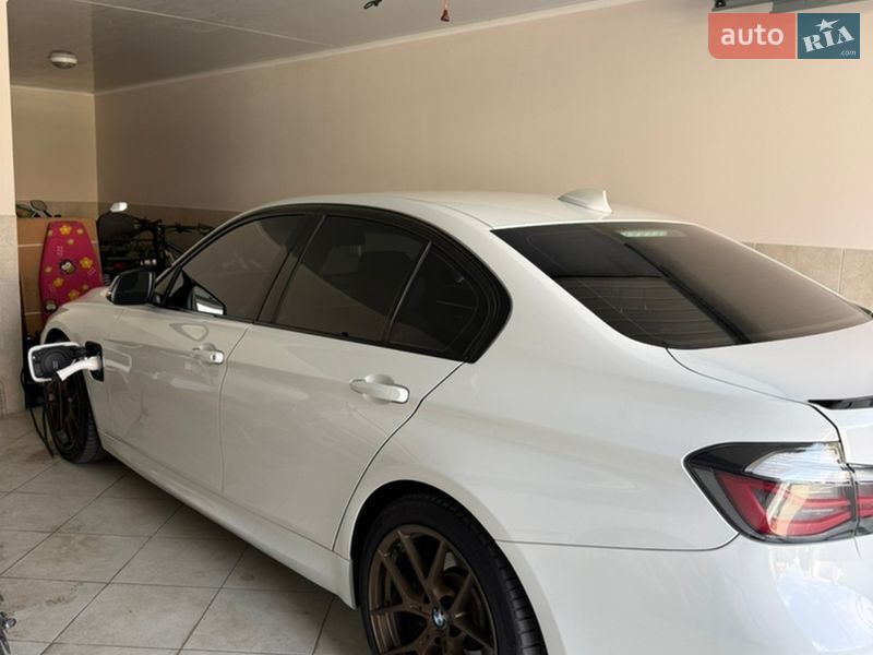 Седан BMW 3 Series 2017 в Ужгороді