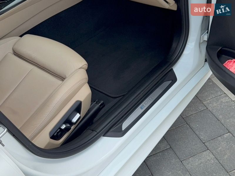 Седан BMW 3 Series 2017 в Ужгороді