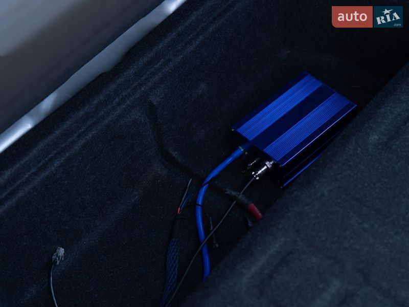 Седан BMW 3 Series 2016 в Львові