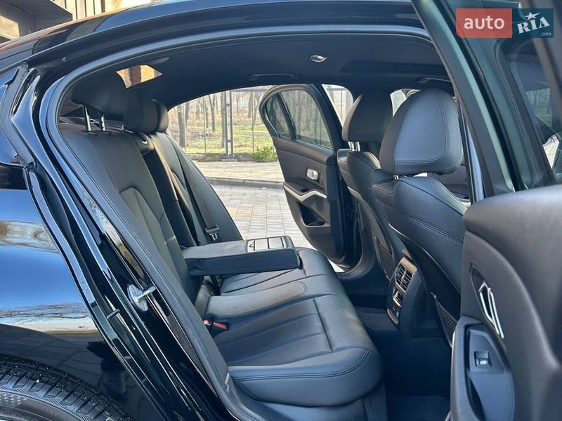 Седан BMW 3 Series 2019 в Запоріжжі