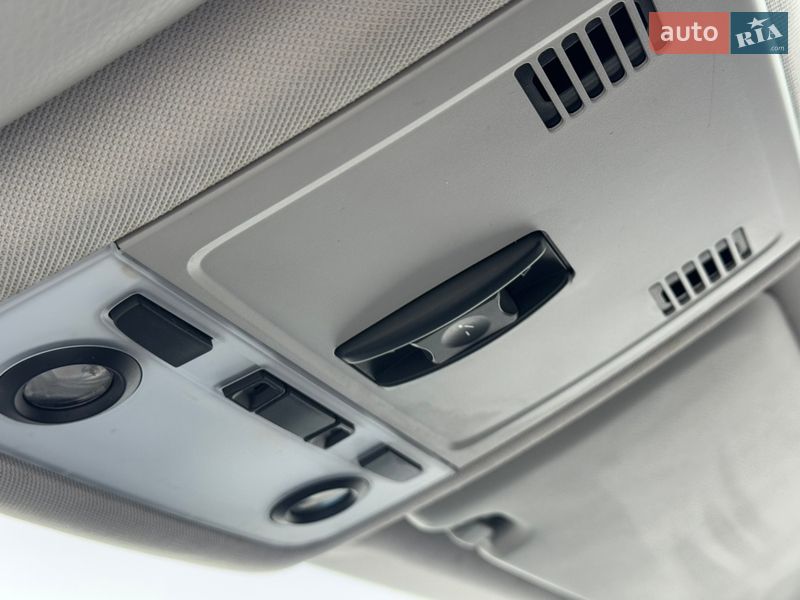 Седан BMW 3 Series 2005 в Нетешине