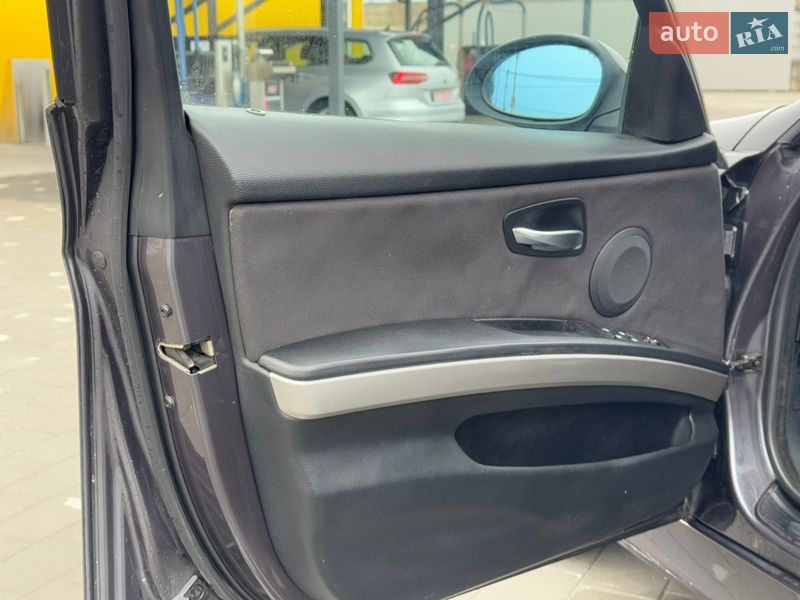 Седан BMW 3 Series 2005 в Нетешине