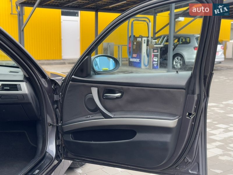 Седан BMW 3 Series 2005 в Нетешине