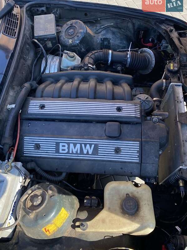 Седан BMW 3 Series 1985 в Миргороді