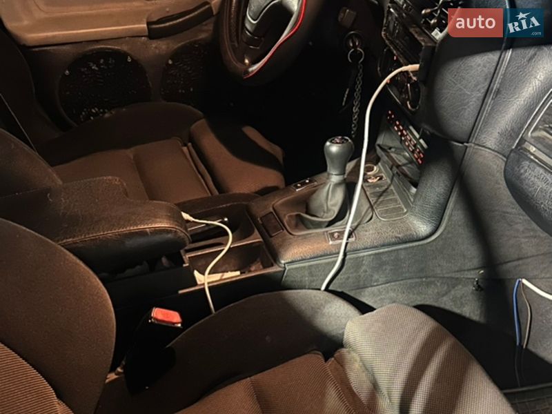 Седан BMW 3 Series 1995 в Днепре