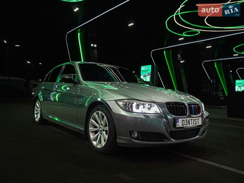 Седан BMW 3 Series 2011 в Львові