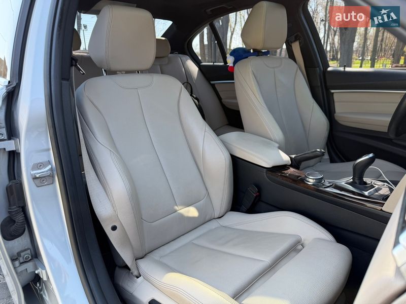 Седан BMW 3 Series 2016 в Киеве