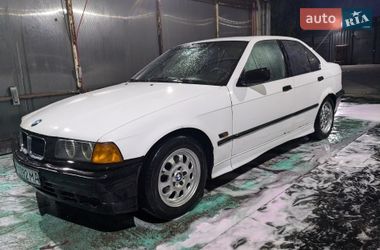 Седан BMW 3 Series 1994 в Вараше