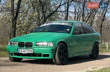 Седан BMW 3 Series 1995 в Киеве