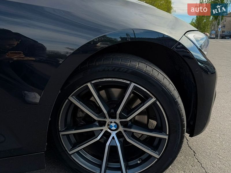 Седан BMW 3 Series 2019 в Николаеве