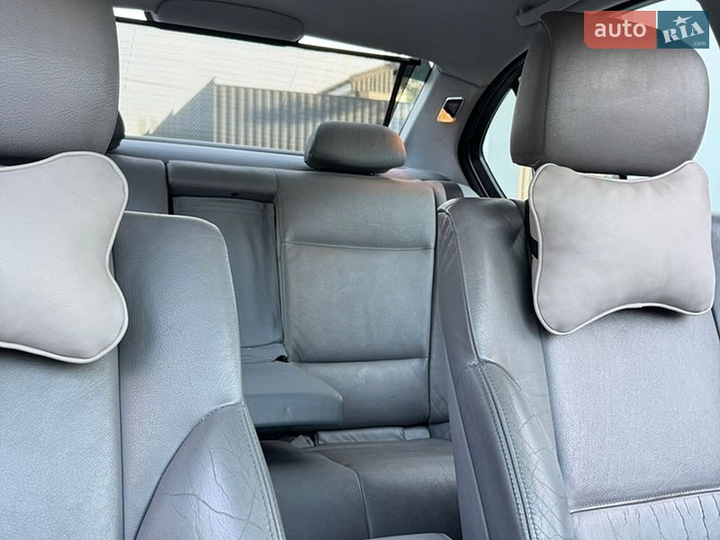 Седан BMW 3 Series 2002 в Киеве