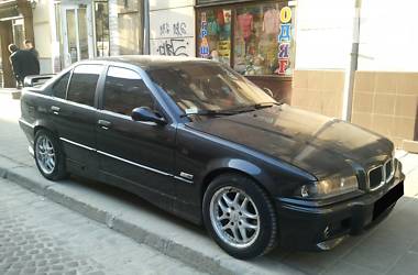 Седан BMW 318 1993 в Львове
