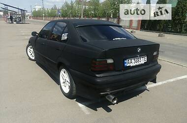 Седан BMW 320 1996 в Киеве