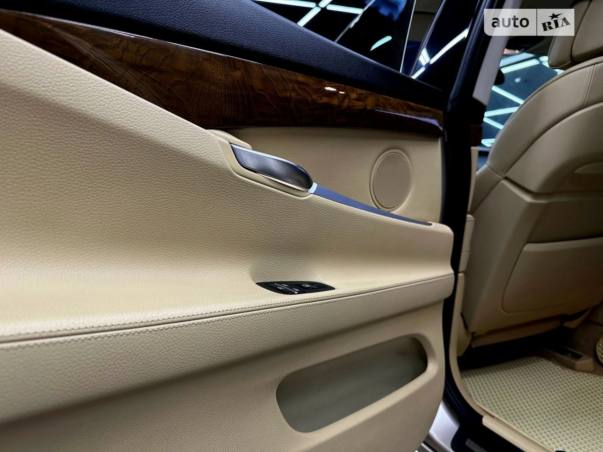 2011 BMW 5er - мініатюра 17