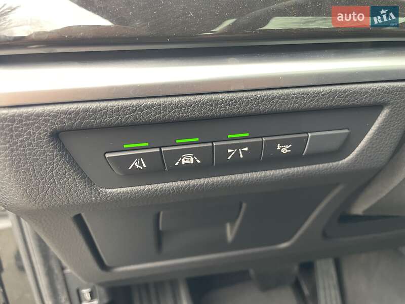 Лифтбек BMW 5 Series GT 2014 в Киеве фото 12 Лифтбек BMW 5 Series GT 2014 в Киеве