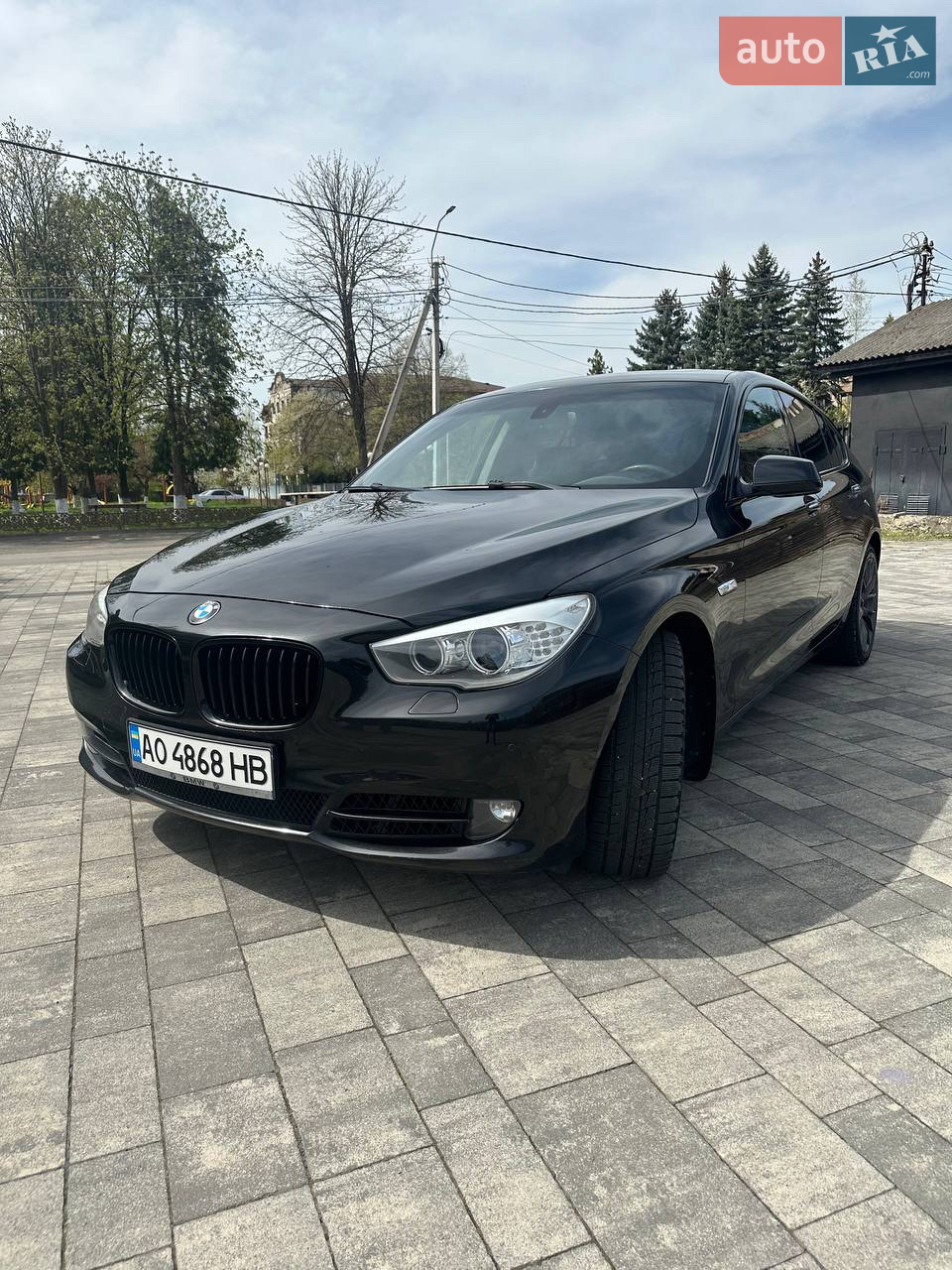 BMW 5 GT F07 – комфорт, який відчуваєш з першої хвилини

Продаю автомобіль, який створений не просто для поїздок, а для задоволення від кожного кілометра. Потужний 3.0 дизель поєднує динаміку та економію, даруючи впевненість як на трасі, так і в місті. Чорний колір додає характеру, а витончений силует Gran Turismo виділяє серед інших – це не стандартна «п’ятірка», це стиль, простір і преміальний комфорт.

Авто ідеально підходить для сім’ї та подорожей – величезний салон, зручні сидіння, тиша в салоні, а багажник легко вміщує все необхідне. Ця BMW дає те, чого не вистачає іншим – статус, надійність і справжнє задоволення від водіння.

Автомобіль дбайливо експлуатувався, вчасно обслуговувався і знаходиться у доглянутому стані. Не потребує вкладень — просто сідай і їдь.
