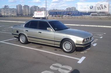 Седан BMW 5 Series 1989 в Киеве