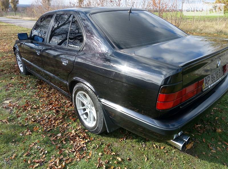 Седан BMW 5 Series 1990 в Запорожье