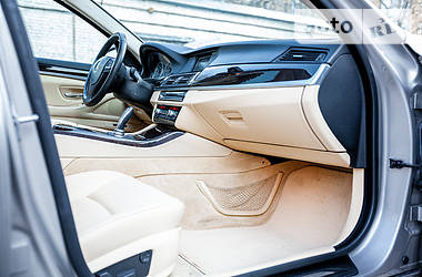 Седан BMW 5 Series 2012 в 