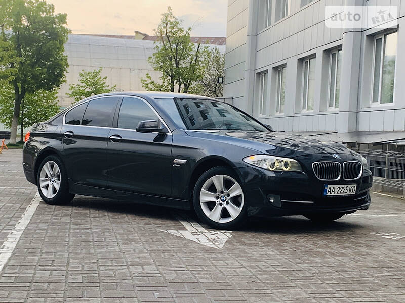 Седан BMW 5 Series 2012 в 